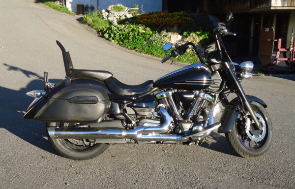 Yamaha XV 1900 mit Spezialteilen